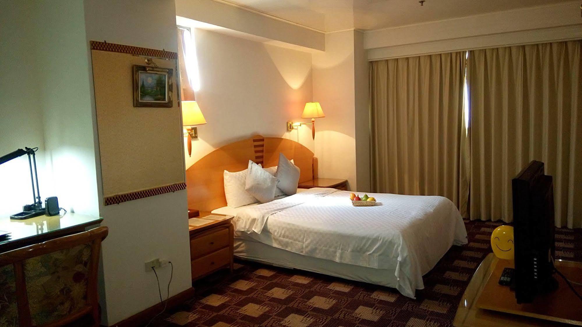 Berkeley Business Hotel Zhongzheng Hsinchu Dış mekan fotoğraf