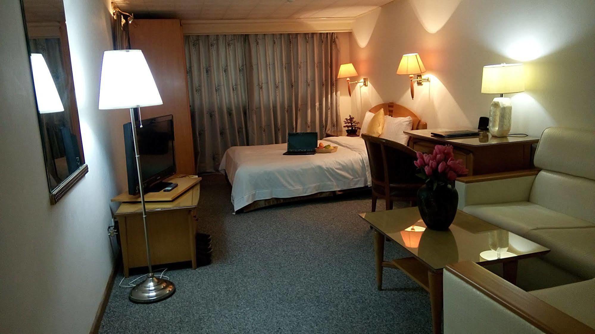 Berkeley Business Hotel Zhongzheng Hsinchu Dış mekan fotoğraf
