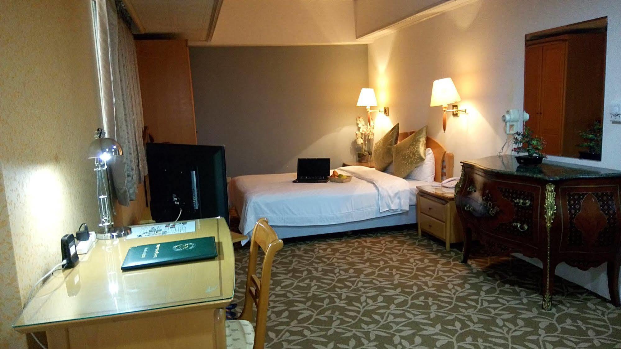 Berkeley Business Hotel Zhongzheng Hsinchu Dış mekan fotoğraf
