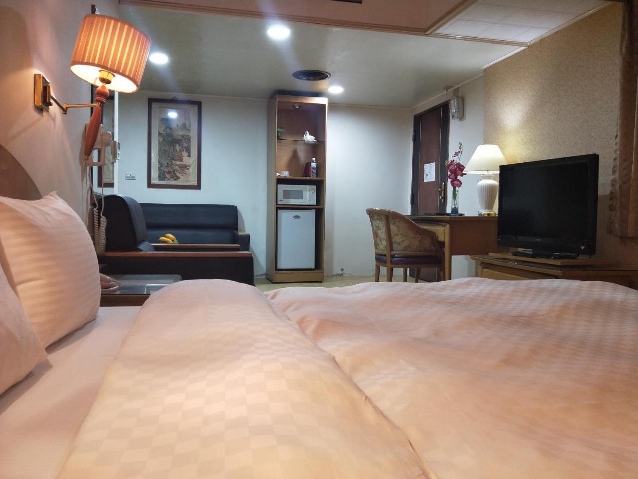 Berkeley Business Hotel Zhongzheng Hsinchu Dış mekan fotoğraf
